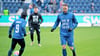 Luc Castaignos (r.) und Co. vom 1. FC Magdeburg drückten ihrem Gefährten Kai Brünker nach dem Tod seines Vaters mit einem Shirt ihr Mitgefühl aus.