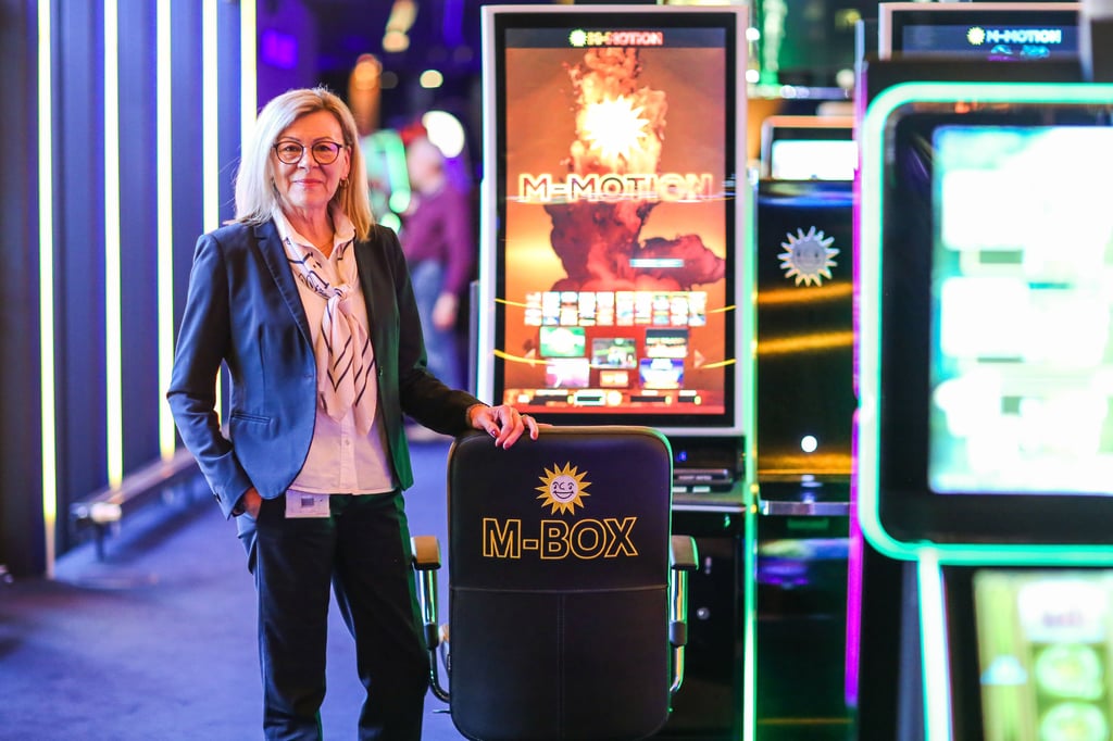 Martina Wüstefeld ist seit 2016 die Leiterin der Merkur-Spielbank in Günthersdorf mit einem 2.000 Quadratmeter großen öffentlichen Bereich und 144 Spielautomaten.