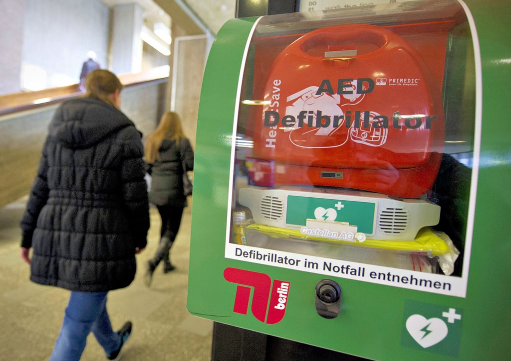Die Stadt Ilsenburg hat drei Defibrillatoren angeschafft und will sie in wichtigen Gebäuden installieren.