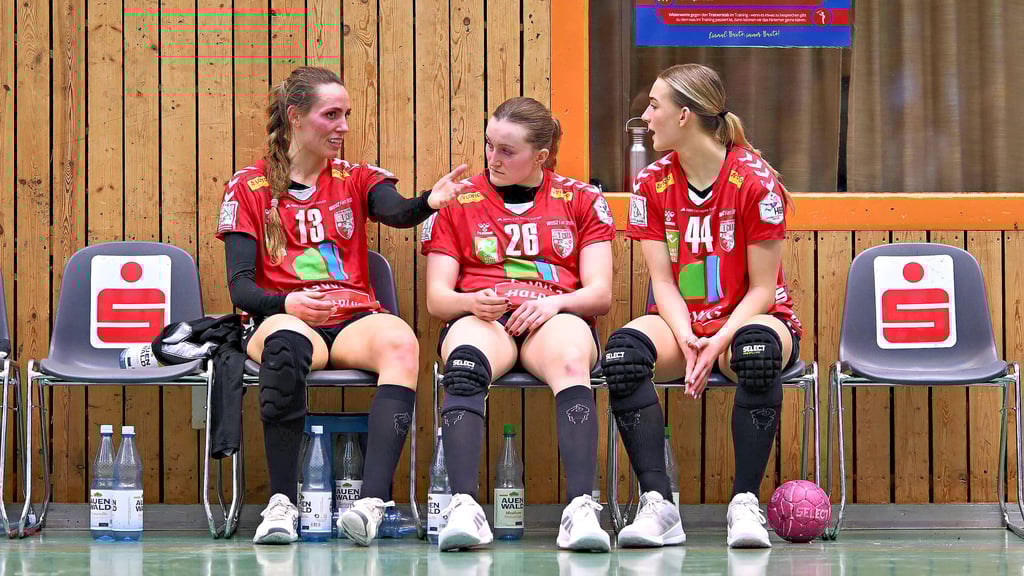 Die Wildcats Madeleine Östlund, Cara Reuthal und Julia Niewieadomska (v.l.) können den Auftritt nicht fassen.