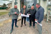 Die Pläne stehen, das Haus steht auch: Architekt Torsten Metze (2.v.r.) und sein Team an Planern sind bereit für eine Revolution beim Hausbau. Durch Innovation soll Energie gespart werden.