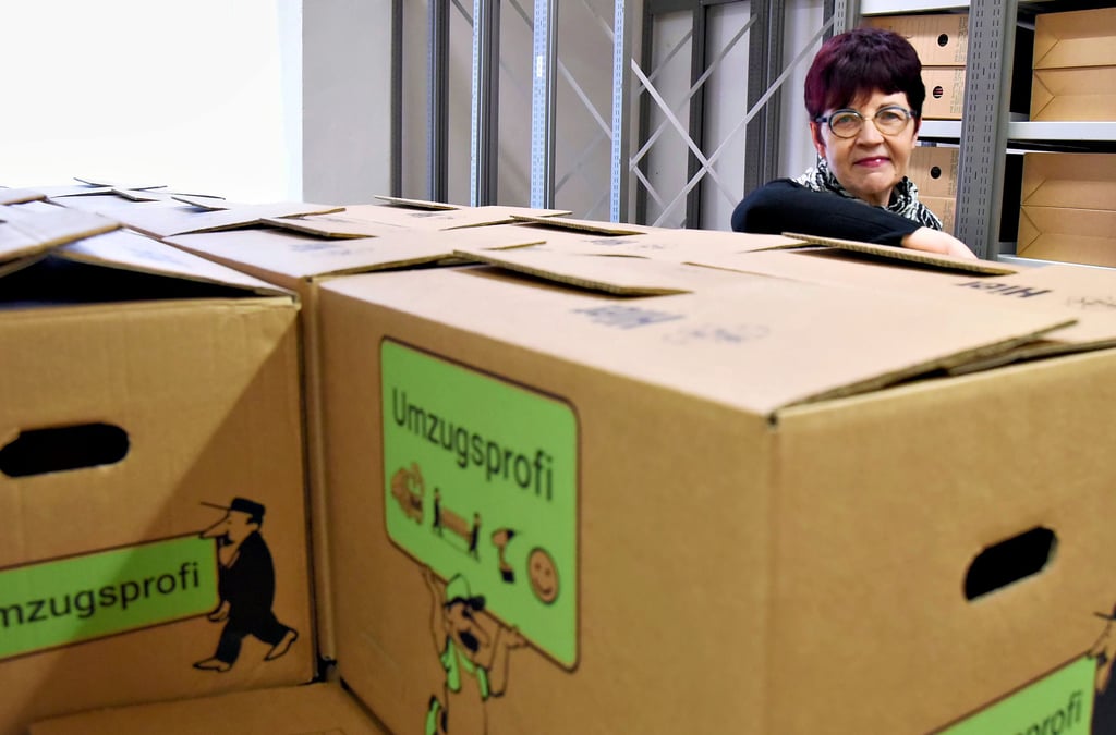 151 Kisten sind vorgepackt. Es kann also losgehen, findet Stadtarchivarin Monika Knof.