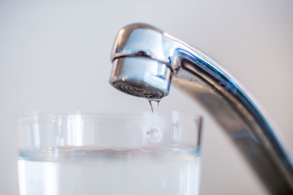 In den Lützener Ortsteilen Großgörschen und Starsiedel gab es am Freitagnachmittag kein Trinkwasser, weil eine Hauptwasserleitung bei Bauarbeiten beschädigt wurde.