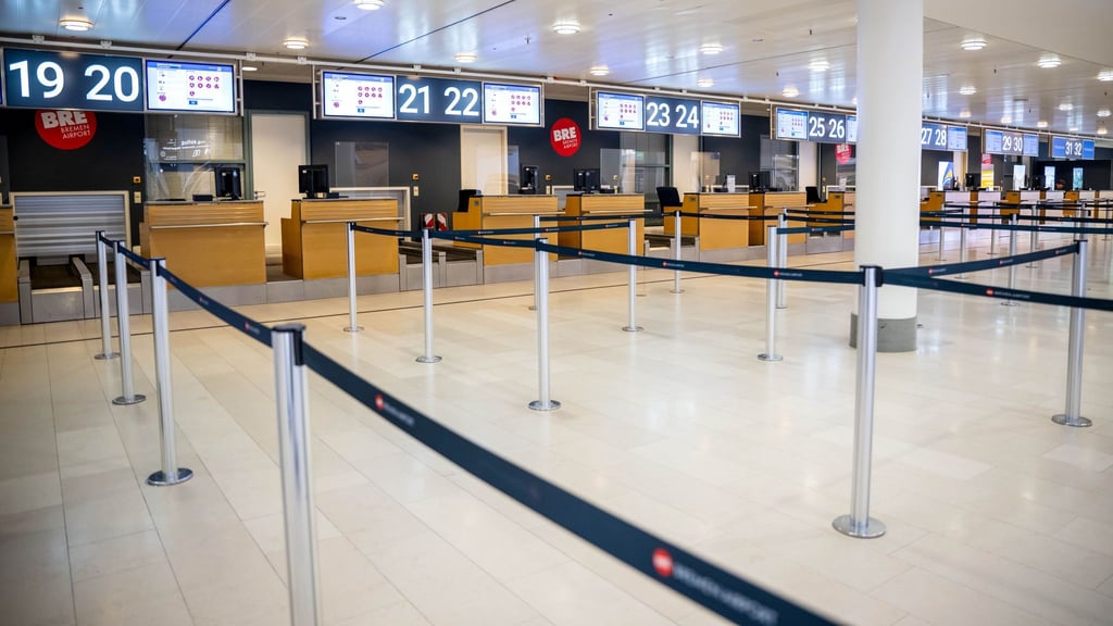 Das menschenleere Terminal vom Flughafen Bremen.