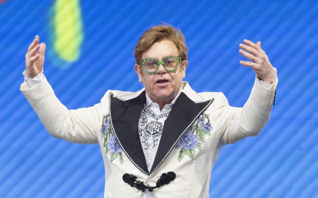 Elton John hat die Zusammenarbeit mit Dua Lipa gelobt.