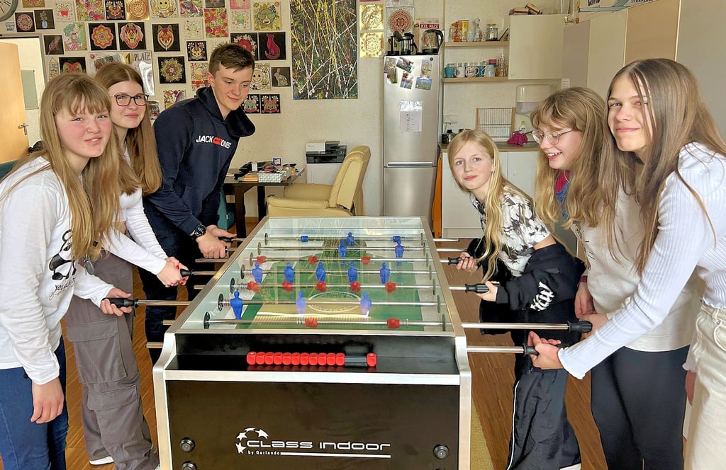Schüler des Magdeburger Albert-Einstein-Gymnasiums haben die Möglichkeit, nach Schulschluss im Hort Hausaufgaben zu machen, drinnen und draußen zu spielen oder die Bibliothek zu nutzen.