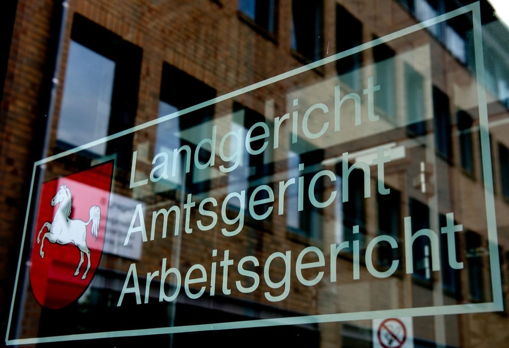 Der Schriftzug „Landgericht, Amtsgericht, Arbeitsgericht“ ist am Landgericht Göttingen zu sehen.