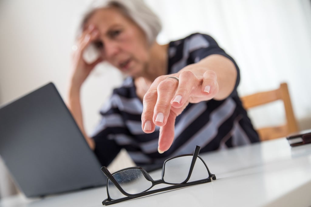 Wenn Sie täglich viel Zeit vor dem Rechner verbringen, sollten Sie über den Kauf einer Bildschirmbrille nachdenken.