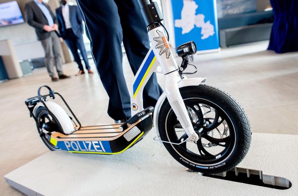 Ein Jahr nachdem die Polizei erstmals in Deutschland auf Norderney E-Scooter in den Dienst genommen hat, fällt die Bilanz positiv aus.