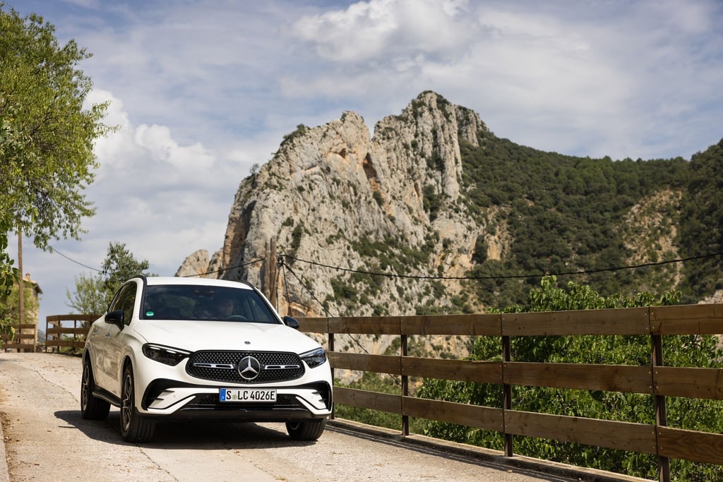 Mercedes bringt einen neuen GLC für mindestens 57.632 Euro in den Handel. Neben fünf konventionellen Verbrennern stehen drei Plug-in-Hybride zur Auswahl.