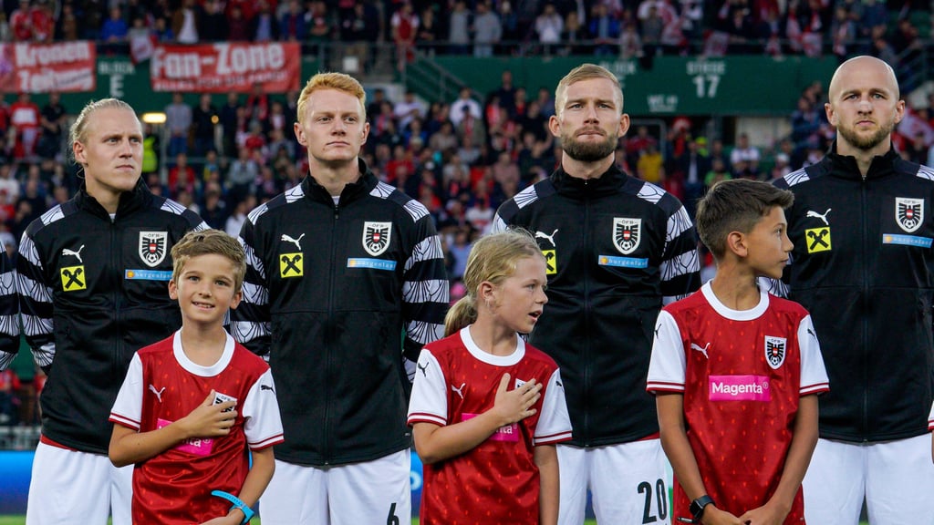 Nicolas Seiwald (2.v.l.) und Konrad Laimer (2.v.r.) gehören zu Österreichs Länderspiel-Kader im März 2023.