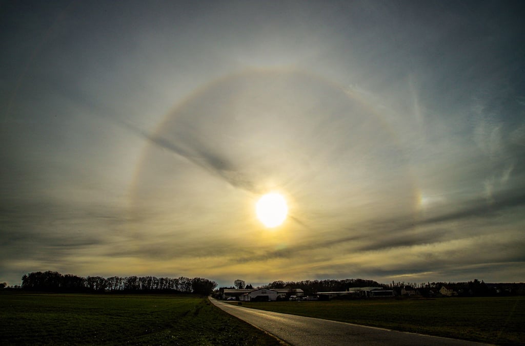 Dieser Halo, der durch Lichtbrechung und Spiegelung an Eiskristallen entsteht, wurde am 5. Februar aufgenommen.