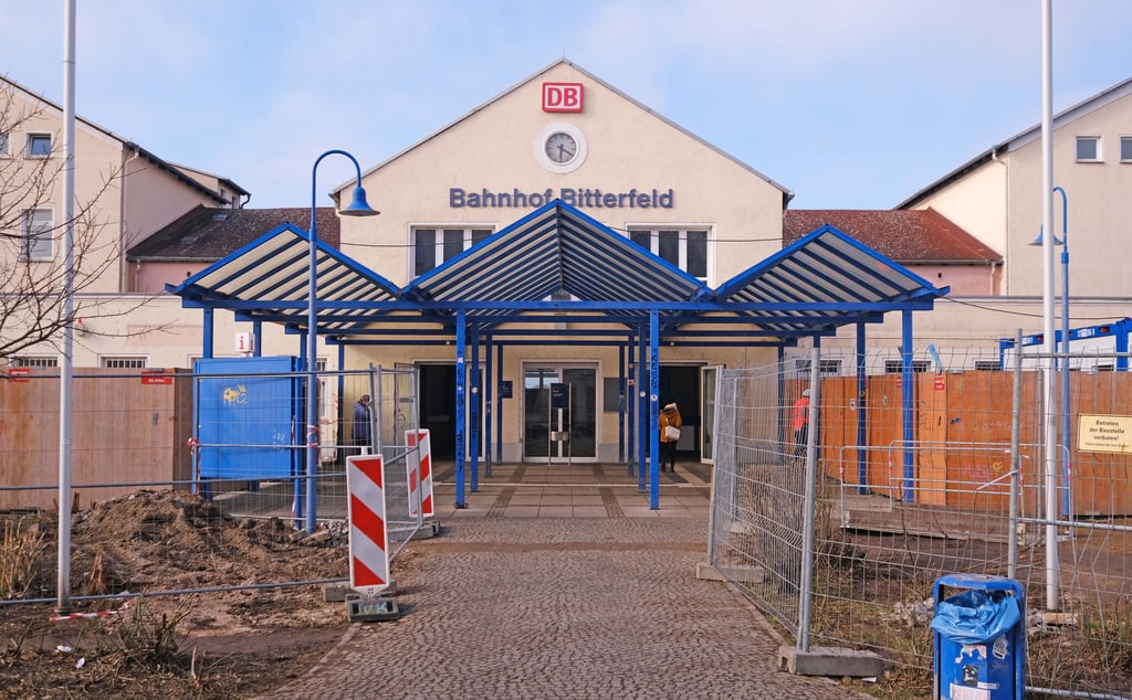 Der Bahnhof in Bitterfeld: Derzeit wird dort der Abriss vorbereitet.