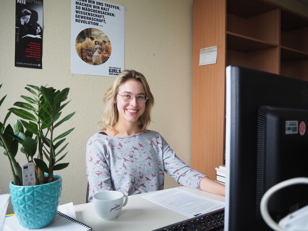 Lena Klos arbeitet als Wissenschaftliche Mitarbeiterin an der Otto-von-Guericke Universität in Magdeburg und möchte in der Literaturwissenschaft promovieren. Foto: