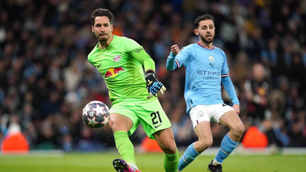 Janis Blaswich gegen Bernardo Silva.