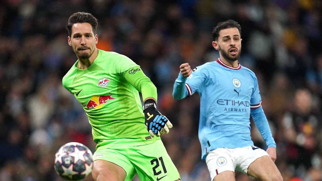 Janis Blaswich gegen Bernardo Silva.