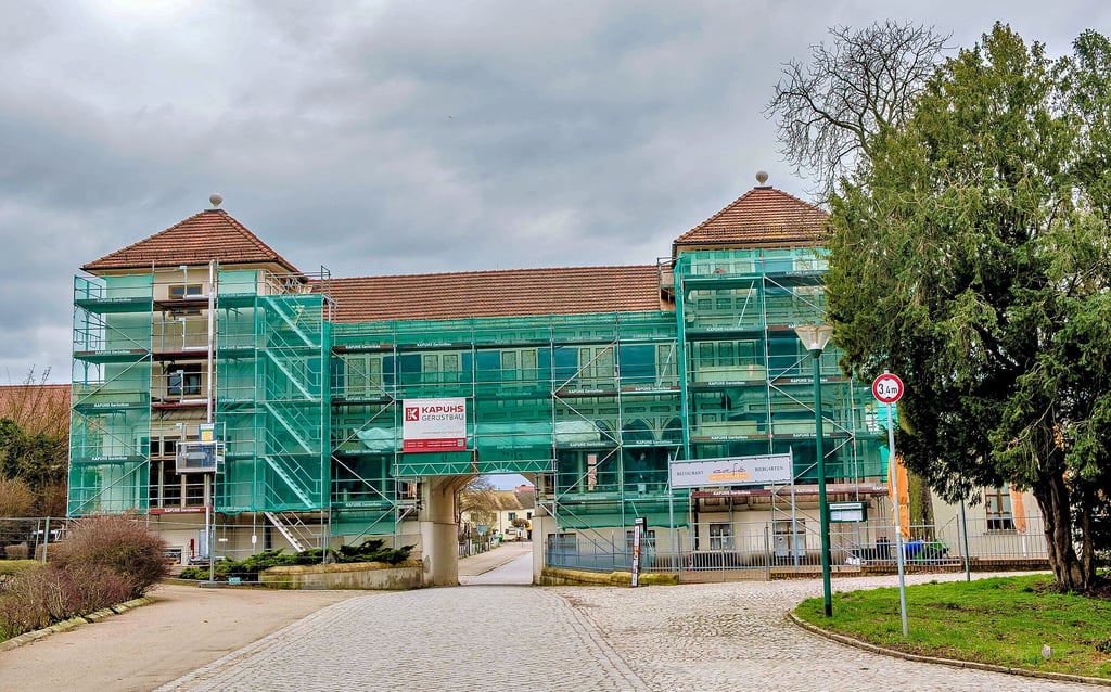 Saniert ist er bekanntlich schon, jetzt geht es am historischen Gasthof „Zum Eichenkranz“ in Wörlitz um Substanzerhaltung.