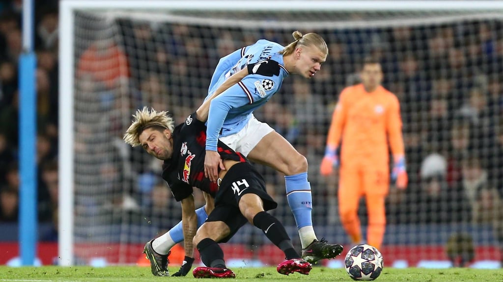 Ungleiches Duell: Kevin Kampl gegen Erling Haaland.
