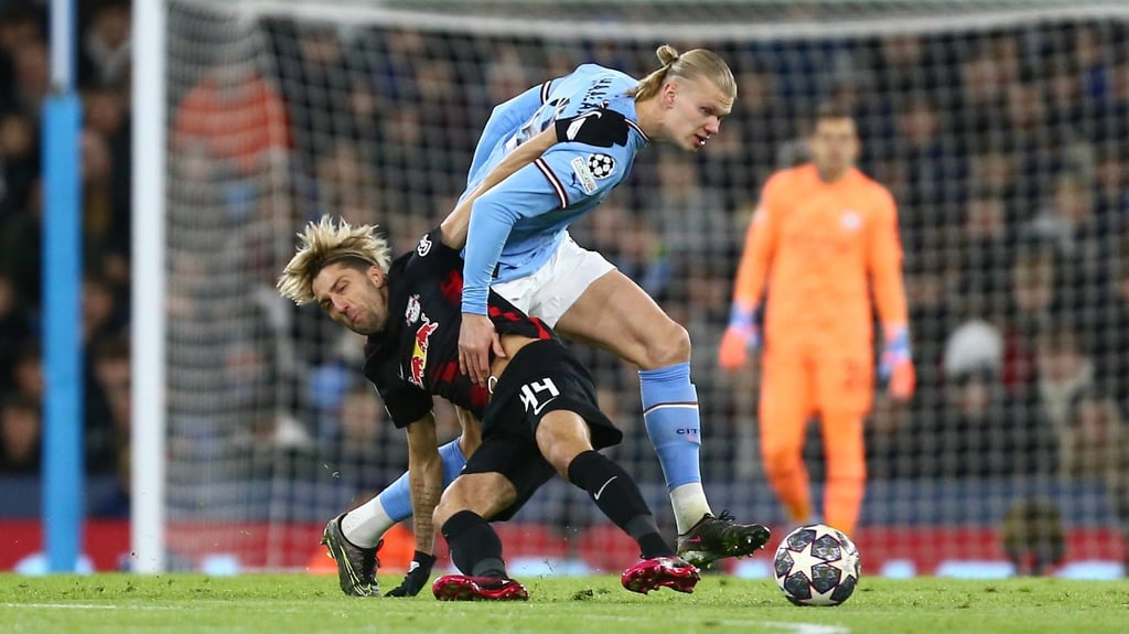 Ungleiches Duell: Kevin Kampl gegen Erling Haaland.