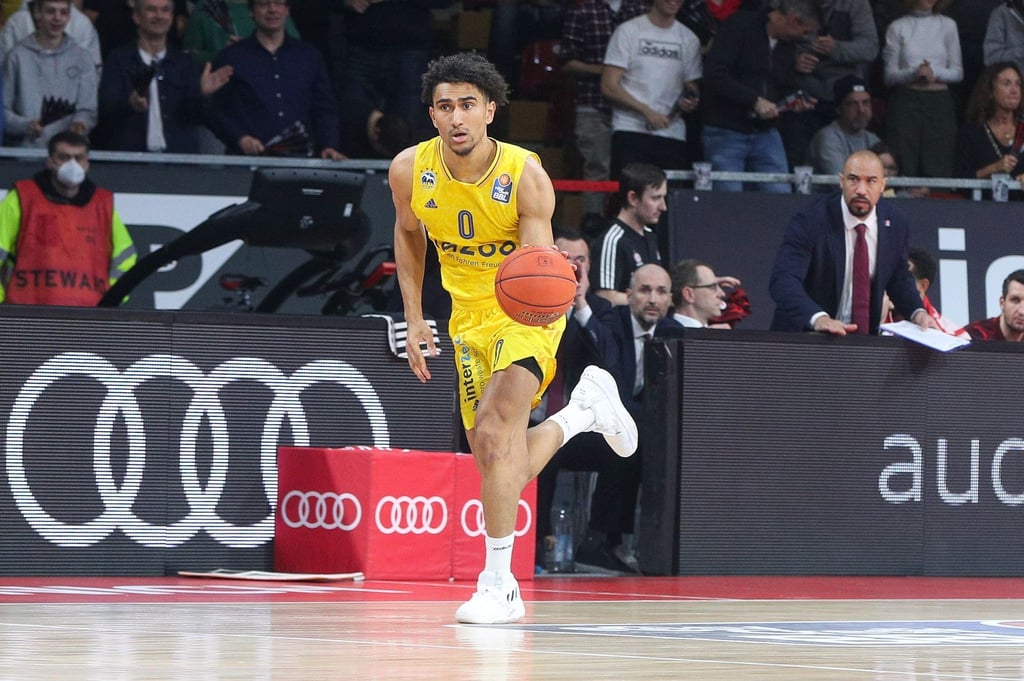 Maodo Lo von Alba Berlin in Aktion.