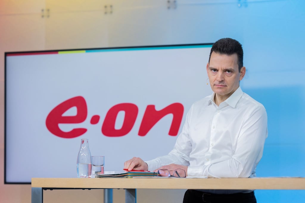 Eon-Vorstandschef Leonhard Birnbaum spricht bei der Bilanzpressekonferenz in Essen.