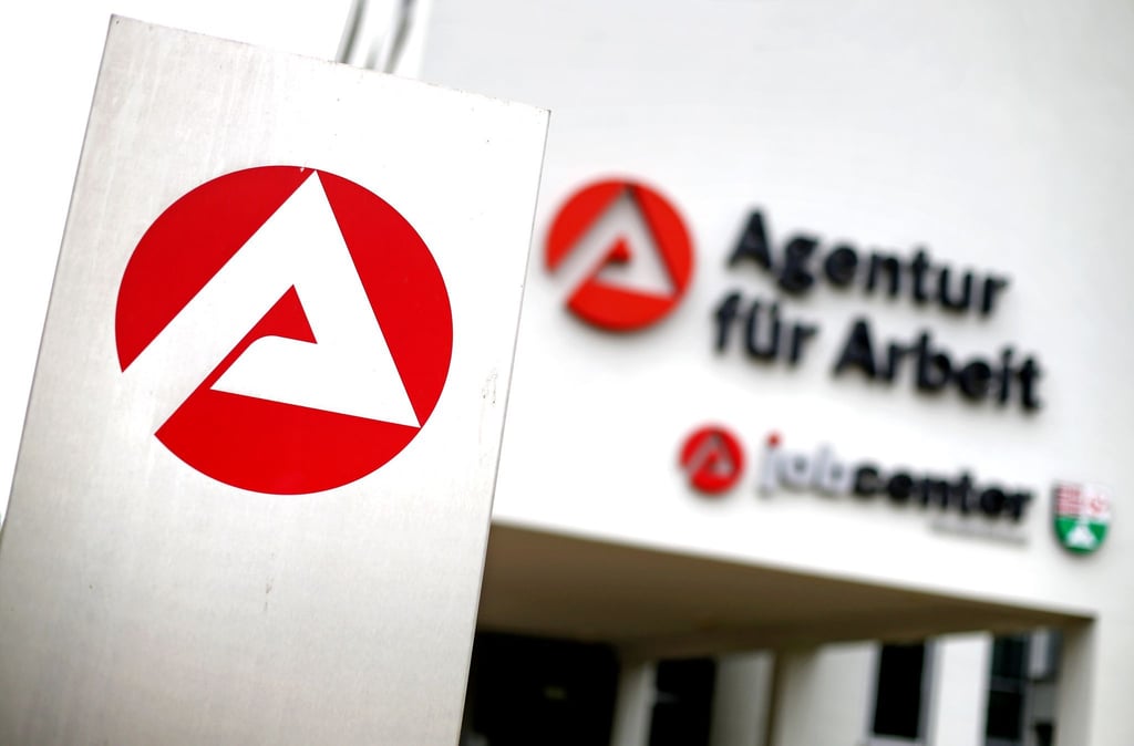Der Gesetzgeber hat geregelt, wie lange Antragsteller einen Entscheid abwarten müssen. Wer nach Ablauf dieser Fristen klagt, handelt dem Verfassungsgericht zufolge grundsätzlich nicht treuwidrig.