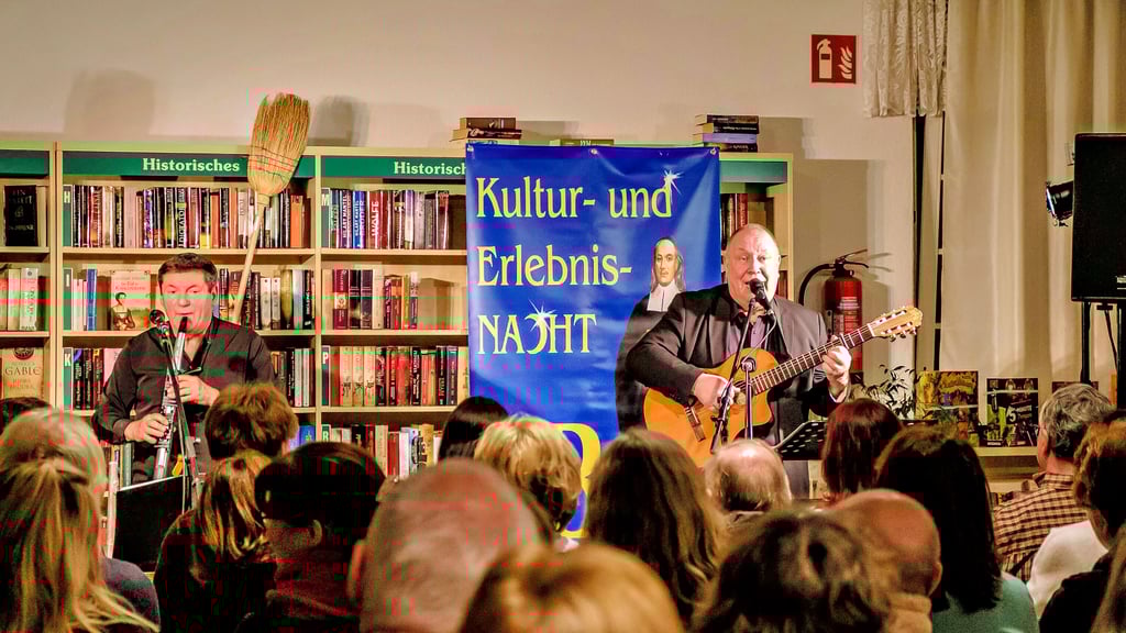 In der Bibliothek gab es deutsche Balladen von Kokott und Georgie.