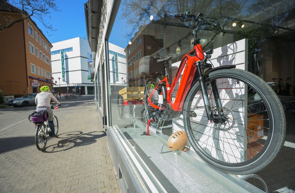 Fast jedes zweite in Deutschland verkaufte Fahrrad hatte im vergangenen Jahr einen Elektromotor.