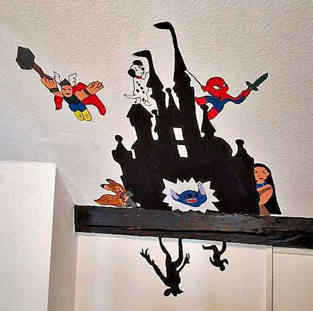 Das Disney-Schloss ziert jetzt eine Wand im Club.