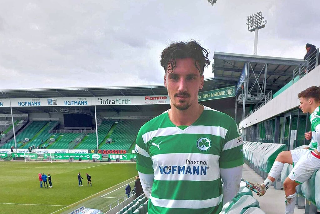 Der aus Reinsdorf stammende Stürmer Ricky Bornschein bestritt nach seinem Wechsel vom Oberligisten Blau-Weiß Zorbau nun sein erstes Spiel für die Fürther U23 in der Regionalliga Bayern.
