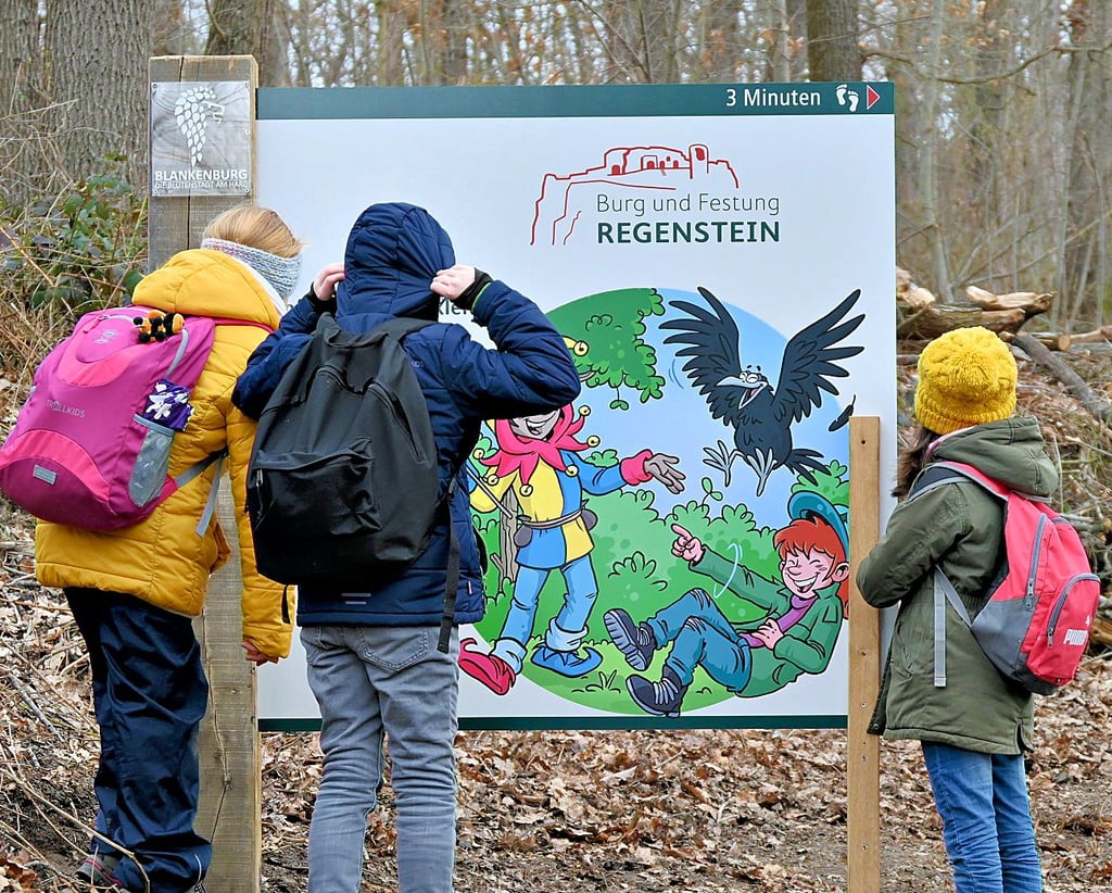 Die ersten Kinder meisterten bereits die Aufgaben der Brockenbande beim Aufstieg zum Regenstein.