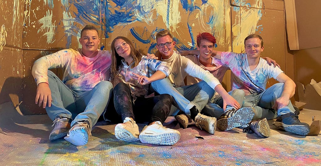 Die Mitglieder von „B-87“ - Johann Reber (v.l.), Alexandra Borisch, Felix Löhnert, Tamino Fischer und Heiko Hoffmann - schauen voller Vorfreude auf den 1. April. Dann präsentieren sie ihr erstes Album „Auftakt“ im Kunstwerk „Turbinenhaus“ in Naumburg.