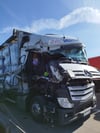 Bei einem Lkw-Unfall auf der A 9 nahe der Anschlussstelle Bad Dürrenberg wurde das Verursacherfahrzeug stark beschädigt.