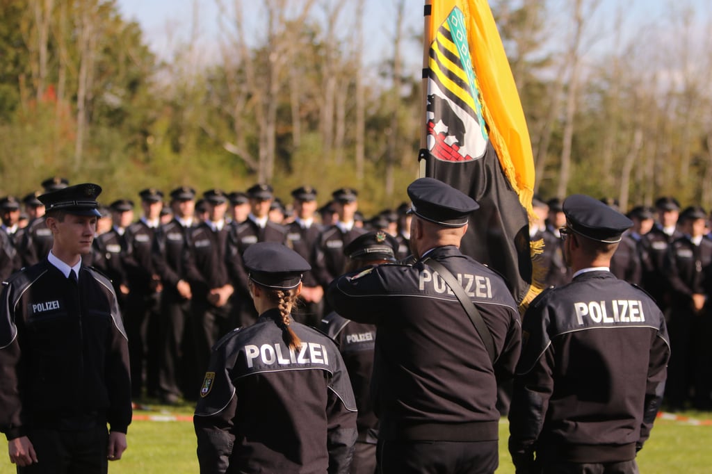 Ein Whatsapp-Skandal brachte Sachsen-Anhalts Polizei in die bundesweiten Schlagzeilen – jetzt gibt es einen neuen Verdacht.