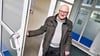 Carsten Rensinghoff berät in seinem Büro in Sangerhausen.