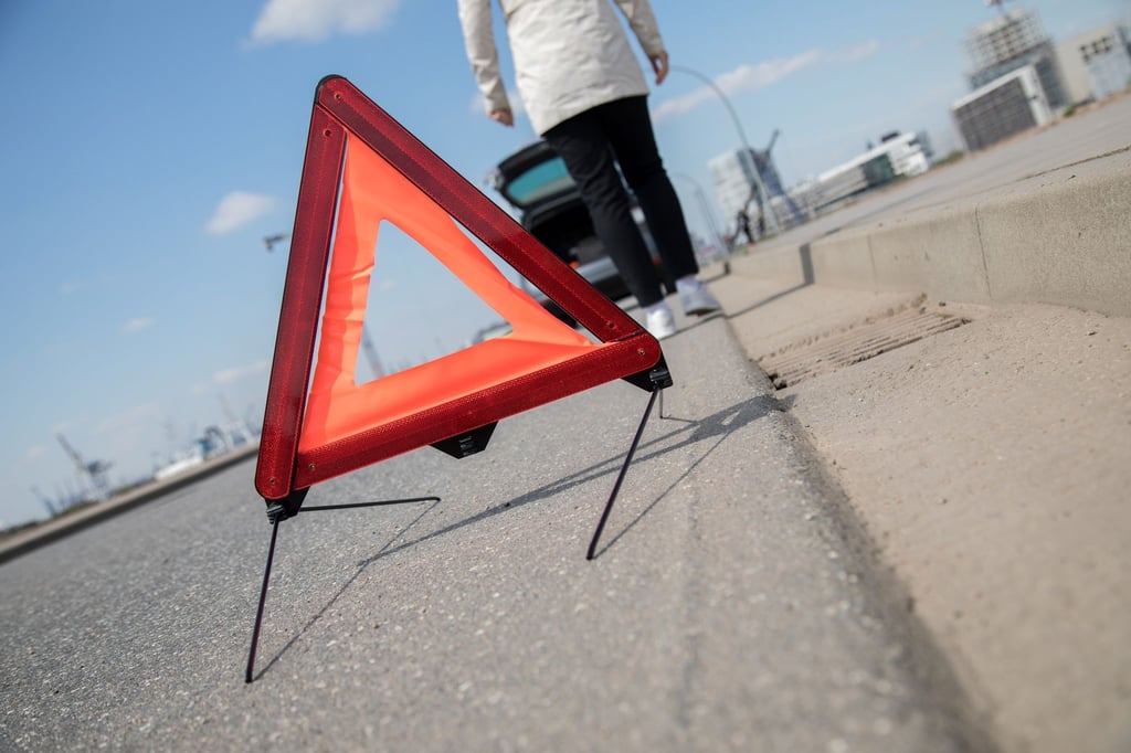 Nicht immer geht im Straßenverkehr alles glatt: Das kann selbst bei geklärter Schuldfrage auch für das Nachspiel mit der Versicherung gelten.