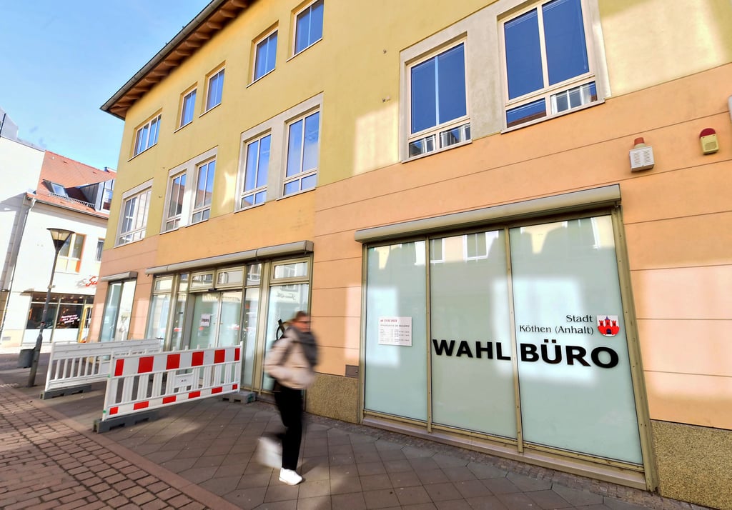 Das Briefwahlbüro in der Köthener Wallstraße (ehemalige Deichmann-Filiale) hat am heutigen Freitag von 9 bis 12 und von 14 bis 18 Uhr geöffnet. Am Sonnabend kann dort noch von 9 bis 12 Uhr gewählt werden.