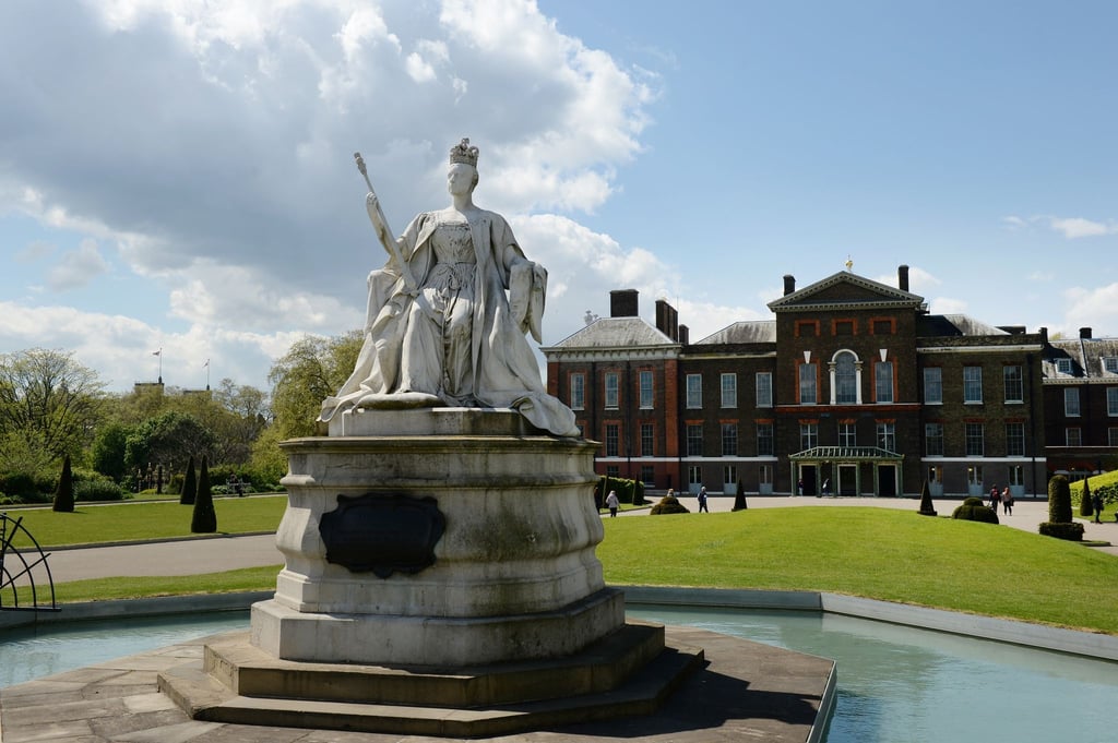 Der Kensington Palace gehört für Fans der Royals zum London-Pflichtprogramm - ab April lockt hier eine große Mode-Ausstellung.