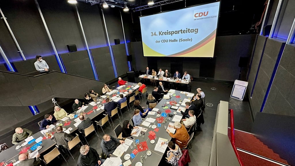 Auf dem Kreisparteitag der CDU am Freitagabend in Halle zeigte sich Vorsitzender Marco Tullner angriffslustig.