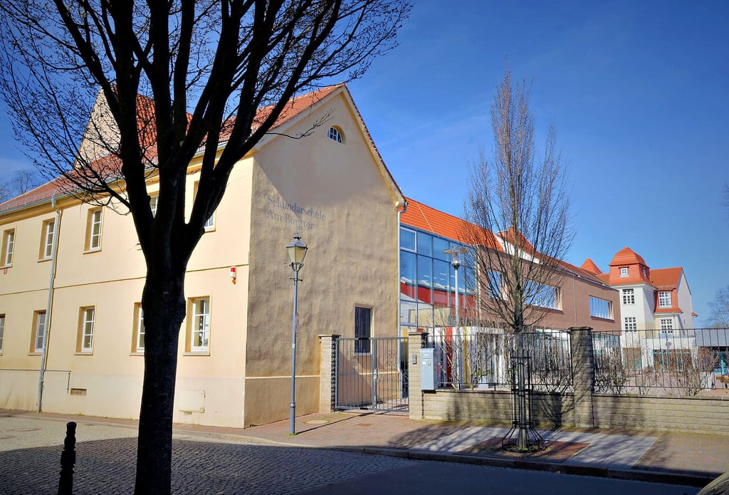 An der Sekundarschule „Am Burgtor“ in Aken will man den Unterricht auf neue Säulen stellen und diskutiert die Vier-Tage-Woche für die Schüler.