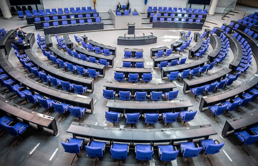 Mit der neuen Reform soll der auf 736 Abgeordnete angewachsene deutsche Bundestag ab der nächsten Wahl dauerhaft auf 630 Mandate verkleinert werden.
