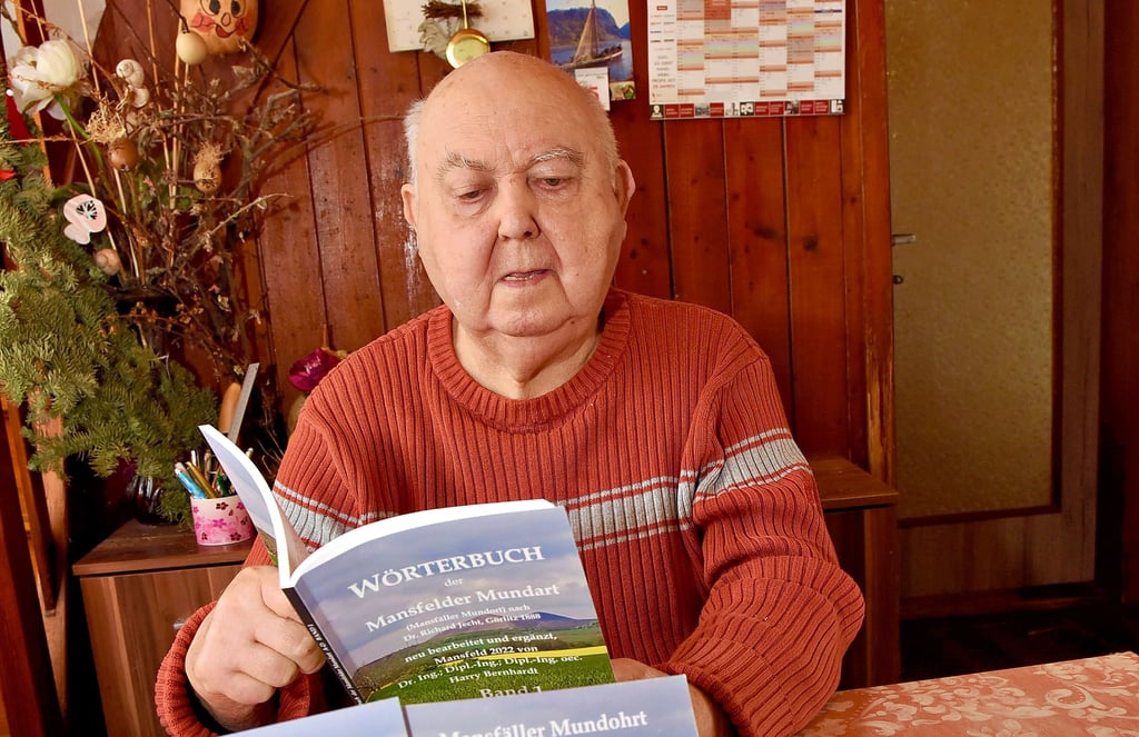 Viel Zeit und Mühe investiert Harry Bernhardt in den Erhalt der Mansfelder Mundart.