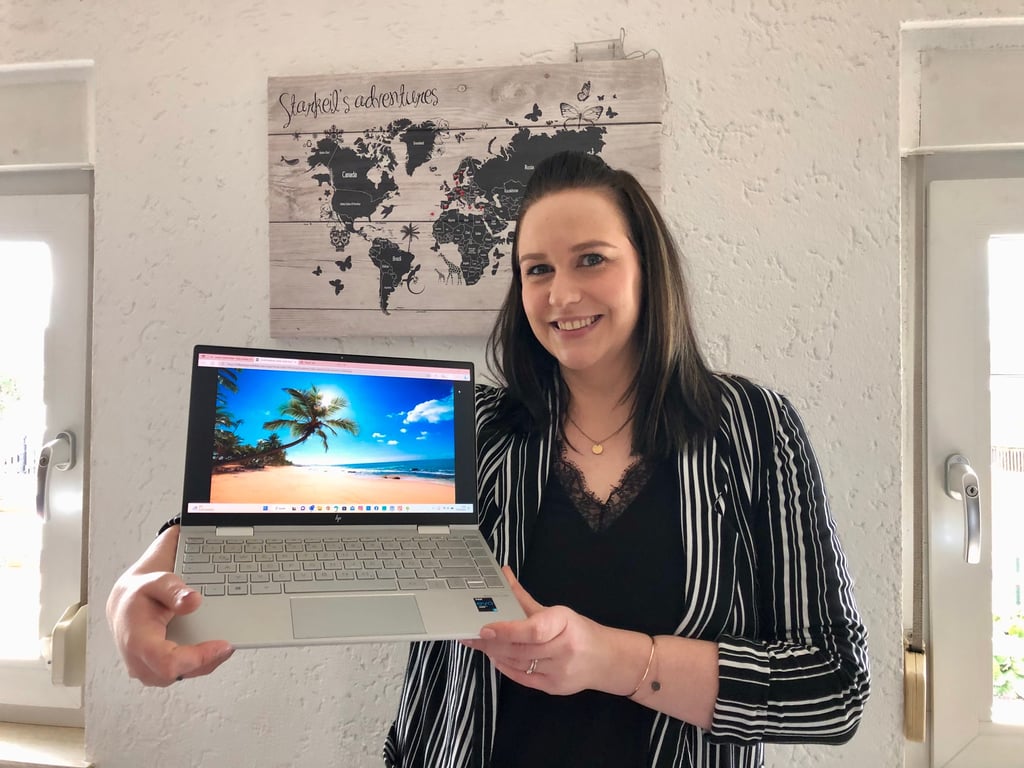 Julia Keil hat sich als mobile Reiseberaterin selbstständig gemacht und ist außerhalb jeglicher Öffnungszeiten für die Kunden da.