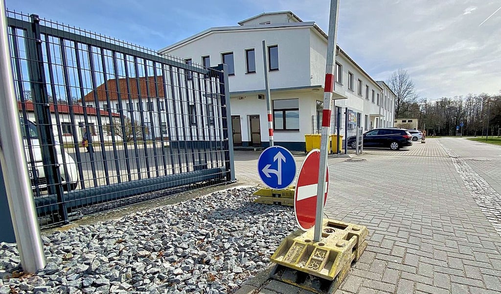 An jeder Ausfahrt im Baderhag werden Schilder anzeigen: Es geht nur in Richtung Wittenberger Straße. Die Auffahrt auf die B 187 wird nicht möglich sein.