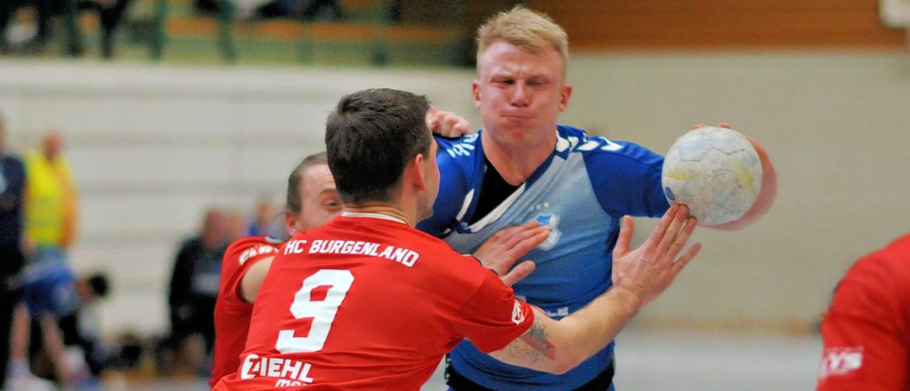 Vor einer Herausforderung stehen Daniel Gieraths (am Ball) und seine Mitspieler der TSG Calbe. Gegen den USV Halle II wird es auf eine sichere Defensive ankommen, um sich schnell ein Polster zu verschaffen.