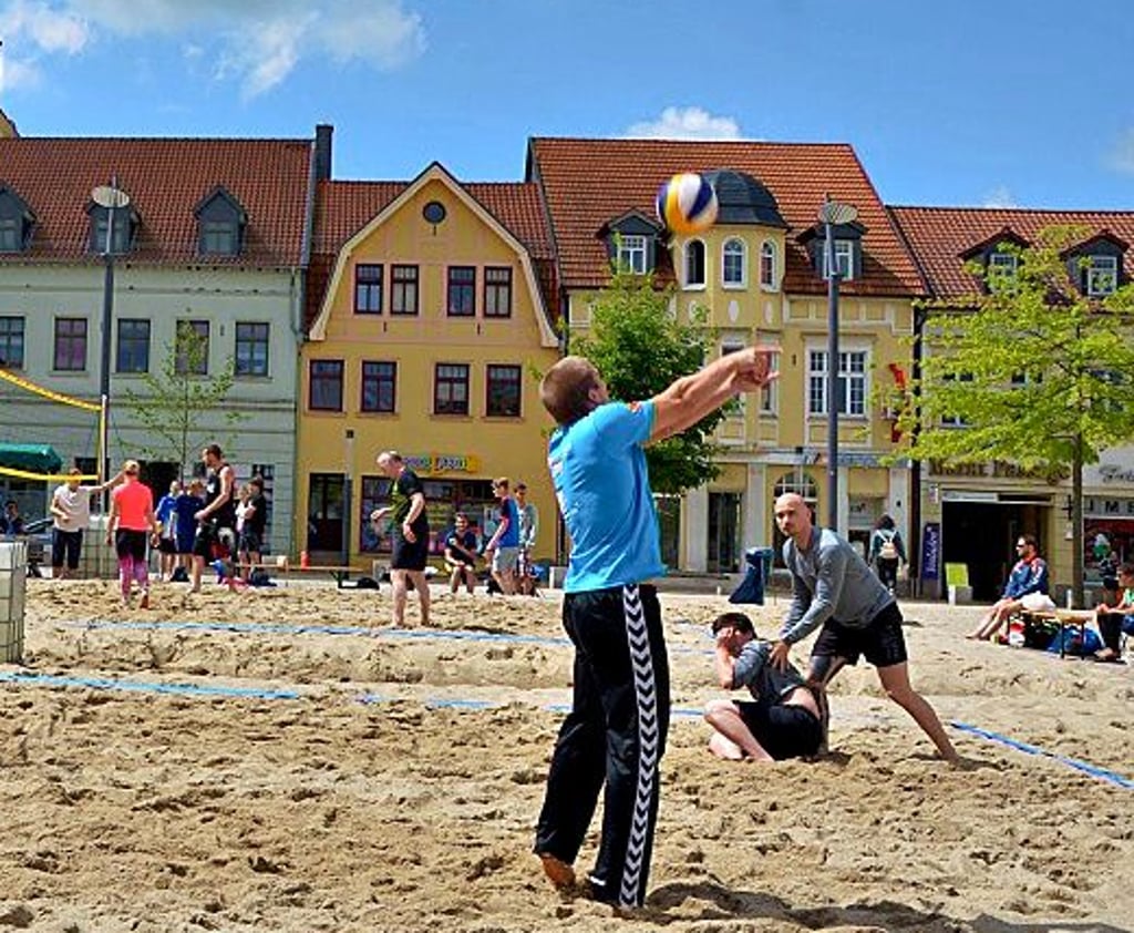 Das „Beach am Markt“ soll in diesem Jahr durch ein abendliches Fest aufgepeppt werden.