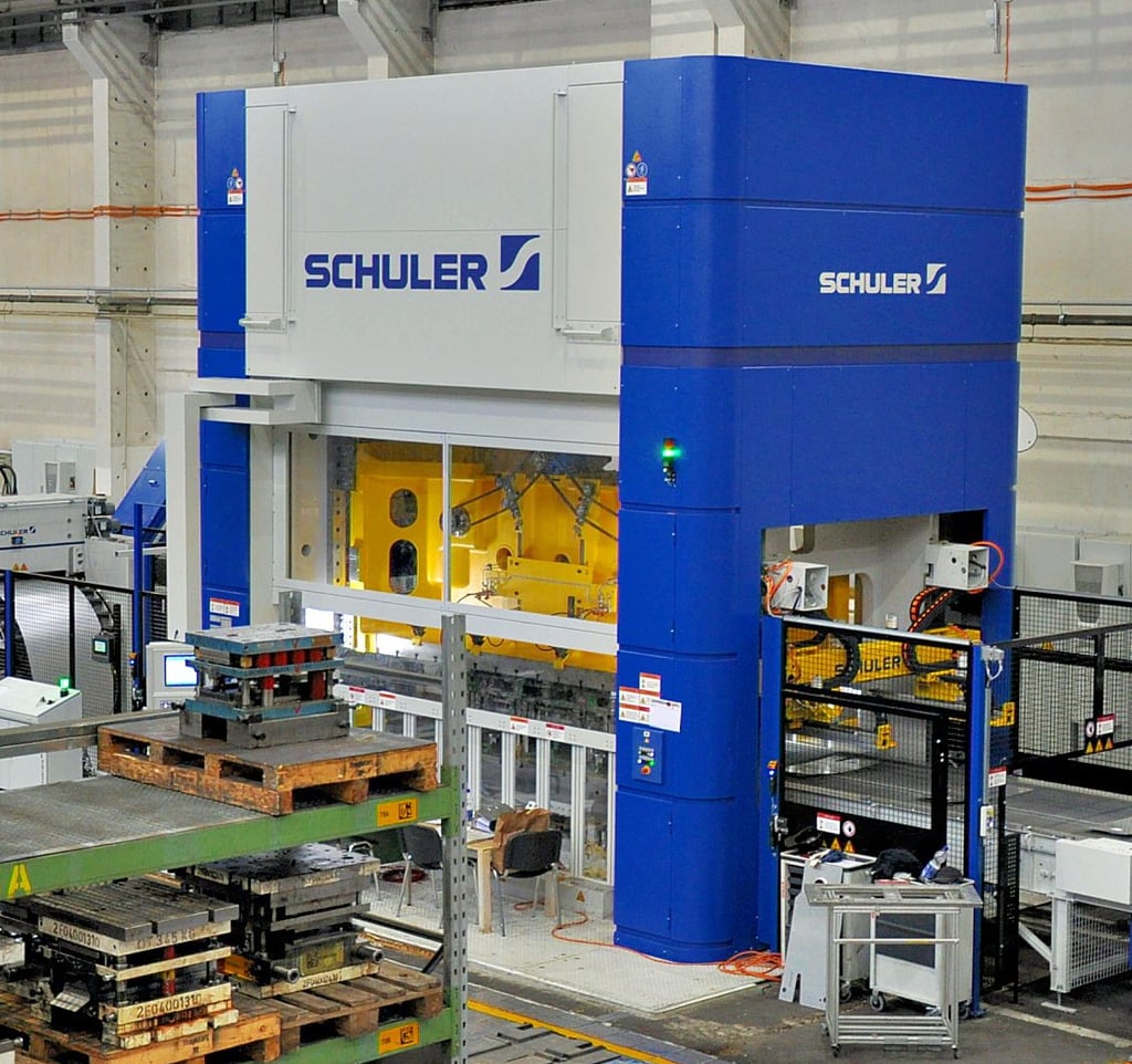 Seit Anfang Februar ist die Presse einsatzbereit und stellt in der Produktionshalle von Umformtechnik Stendal Metallteile her.