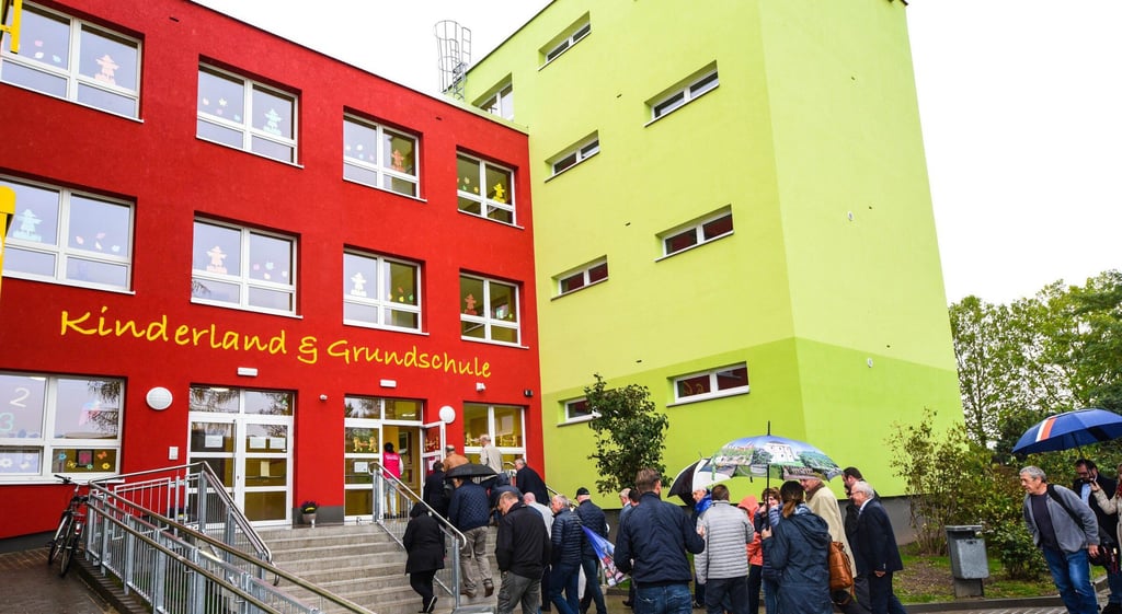 Die Grundschule in Schmon ist 2018/19 mit Hilfe von Fördermitteln aus dem Stark-V-Programm umfangreich saniert worden.