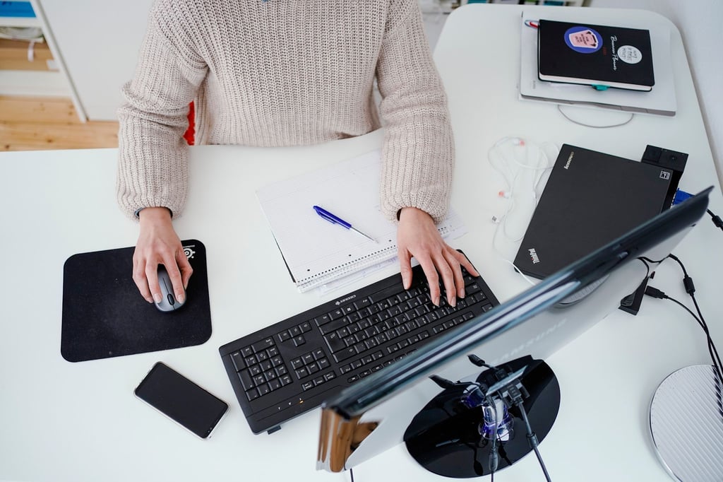 Wie formuliert man Sammelmails am besten? Eine Personal-Trainerin rät dazu, sich an der generellen Firmenkultur zu orientieren.