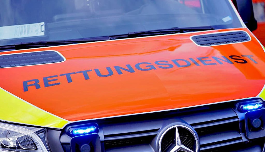 Der Rettungsdienst musste die Frau und den Autofahrer ins Krankenhaus in Stendal bringen.